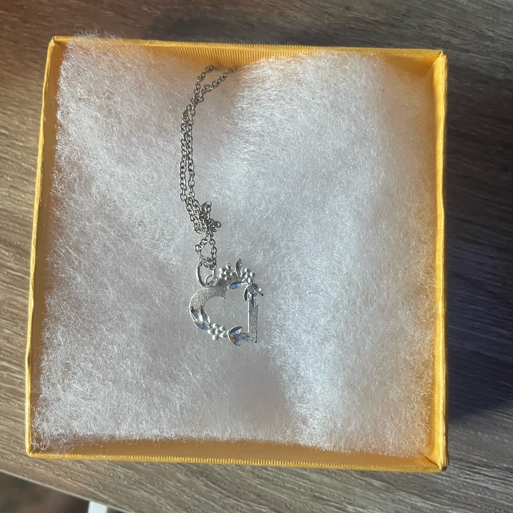 Elegant Silver Necklace with Heart Pendant